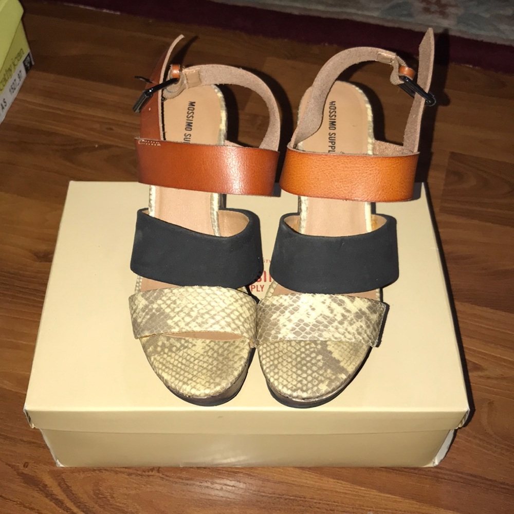 Mossimo Winda size 7